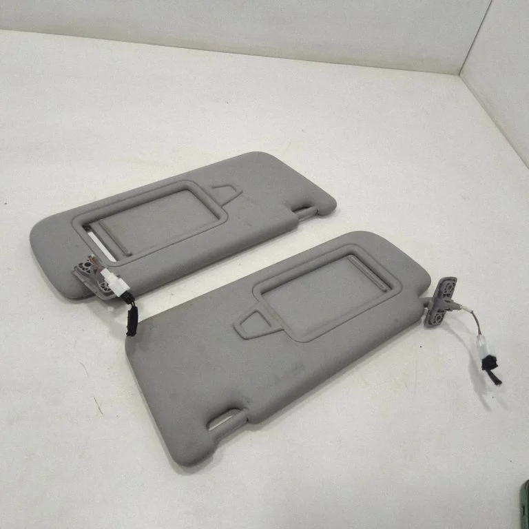 Sun visor – front