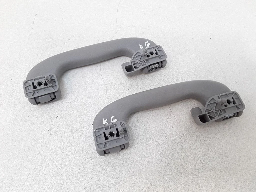 Rear interior roof grab handle