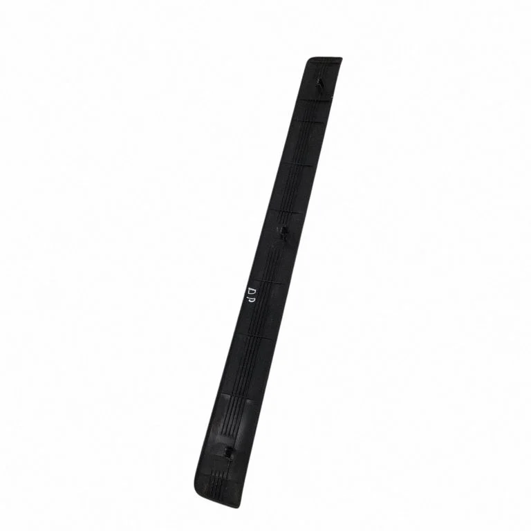Front sill trim cover 6791602030