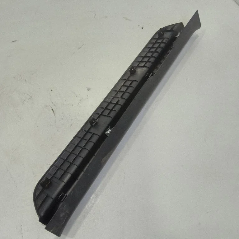 Front sill trim cover 858731H000