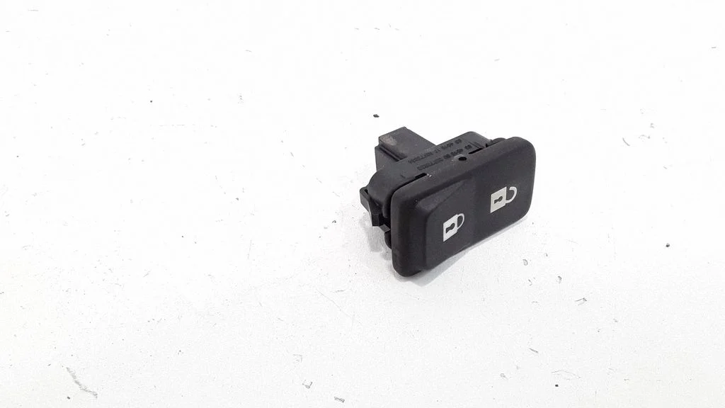Central locking switch button – Volvo V50 (2004-2007)