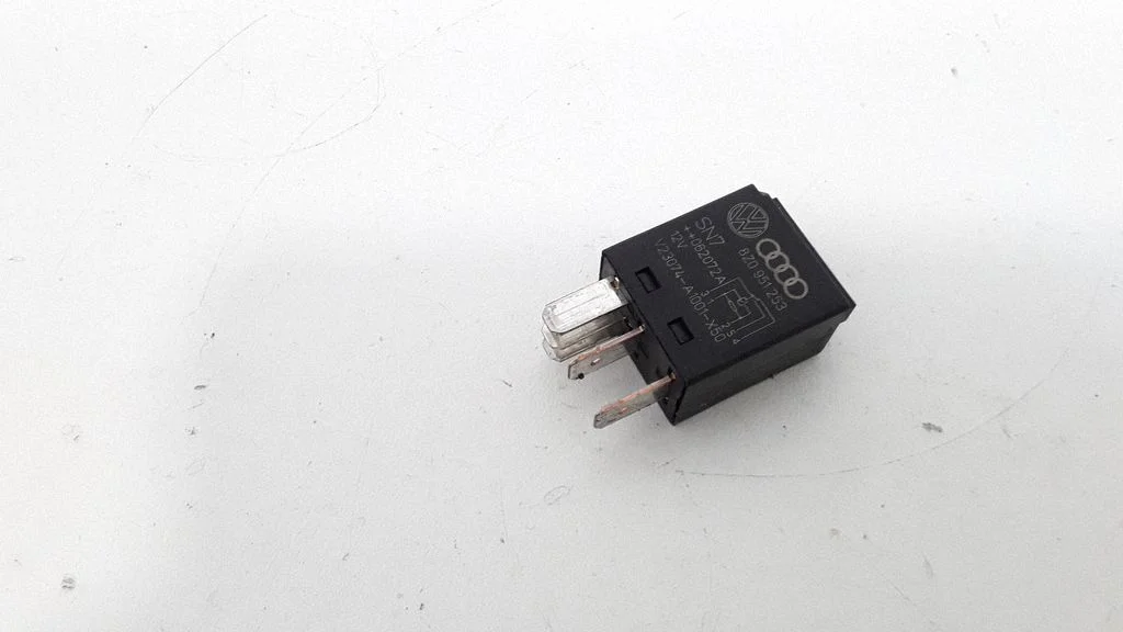 Other relay 8Z0951253