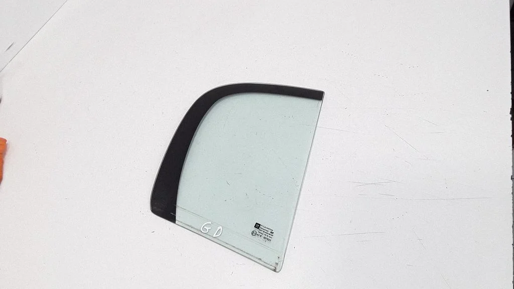 Rear vent window glass – rear right