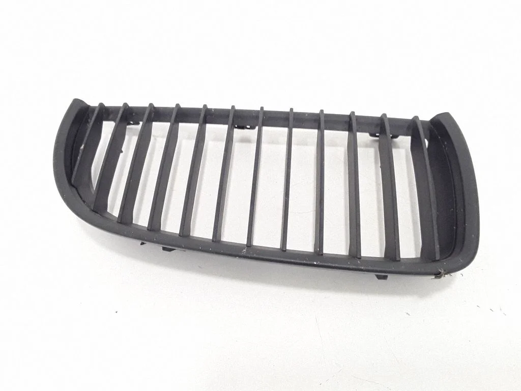 Front grill – right