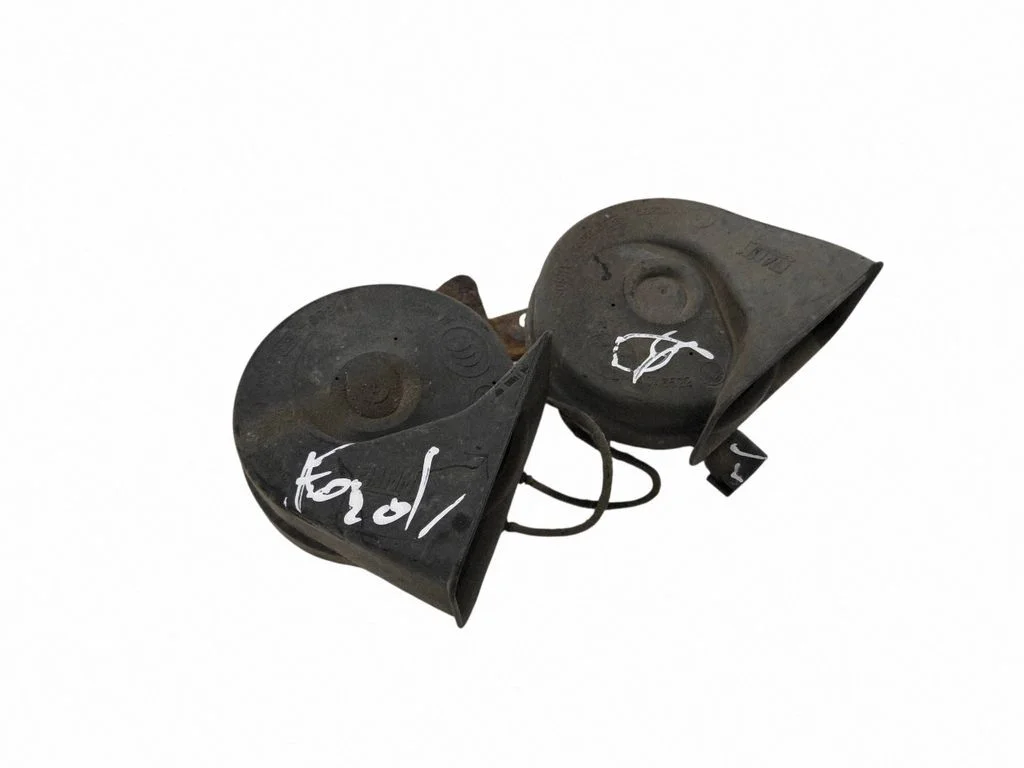 Horn signal – front
