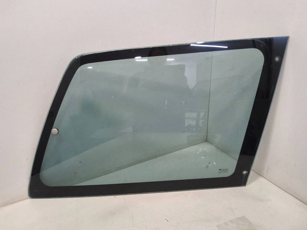 Rear side window – rear right