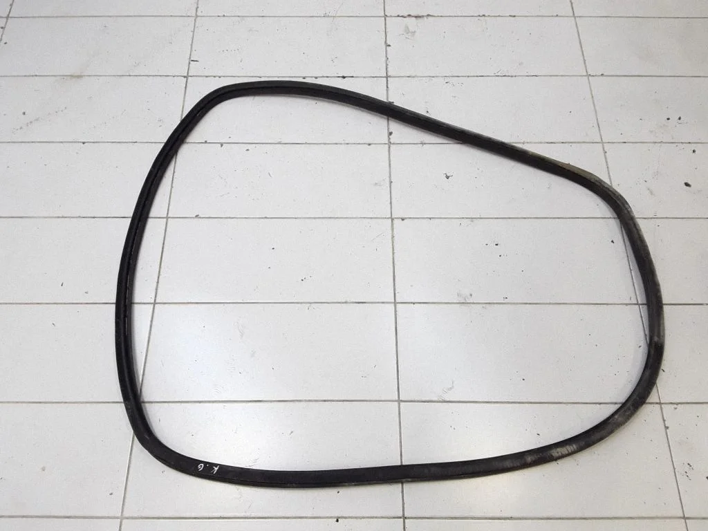 Rubber seal rear door – rear left