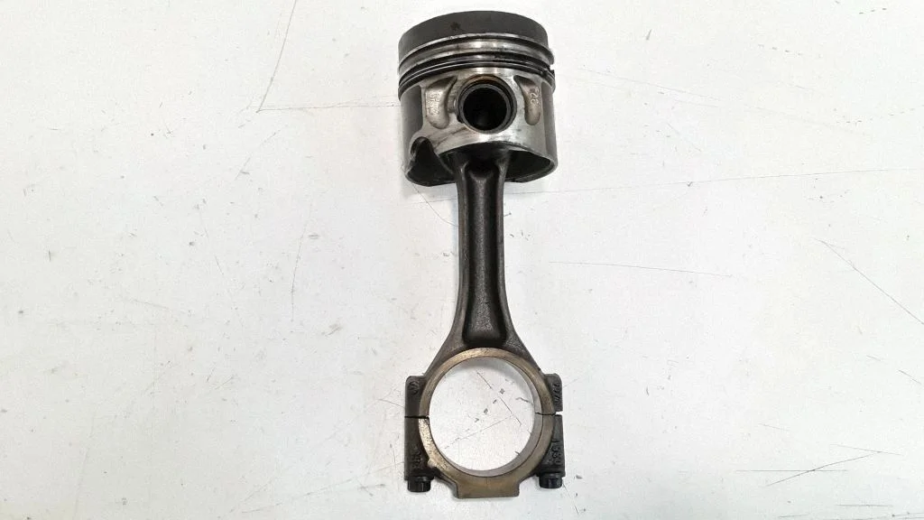 Piston with connecting rod