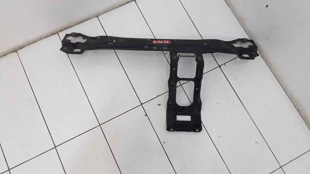 Top upper radiator support slam panel – Mercedes-Benz C-Class W203 (2000-2007)