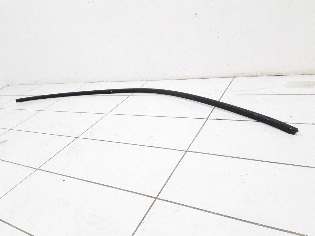 Roof trim bar molding cover – right