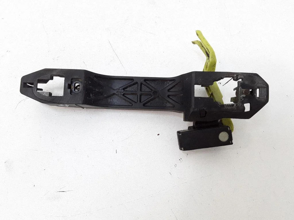 Rear door exterior handle/bracket – Toyota Corolla Verso AR10 (2004-2009)
