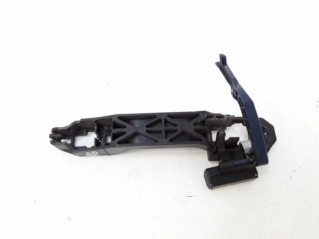 Rear door exterior handle/bracket – Toyota Corolla Verso AR10 (2004-2009)