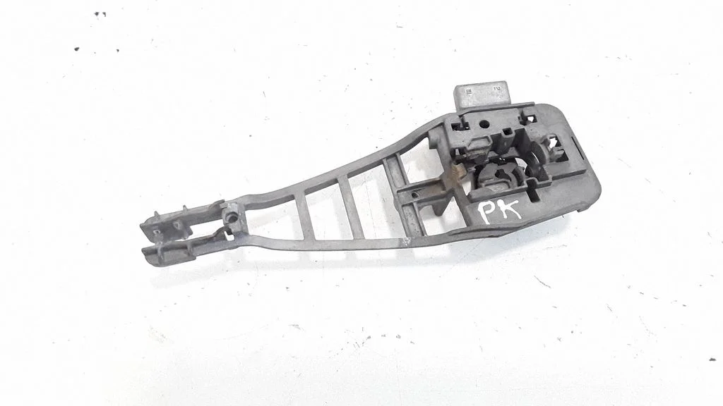 Front door exterior handle/bracket – front left