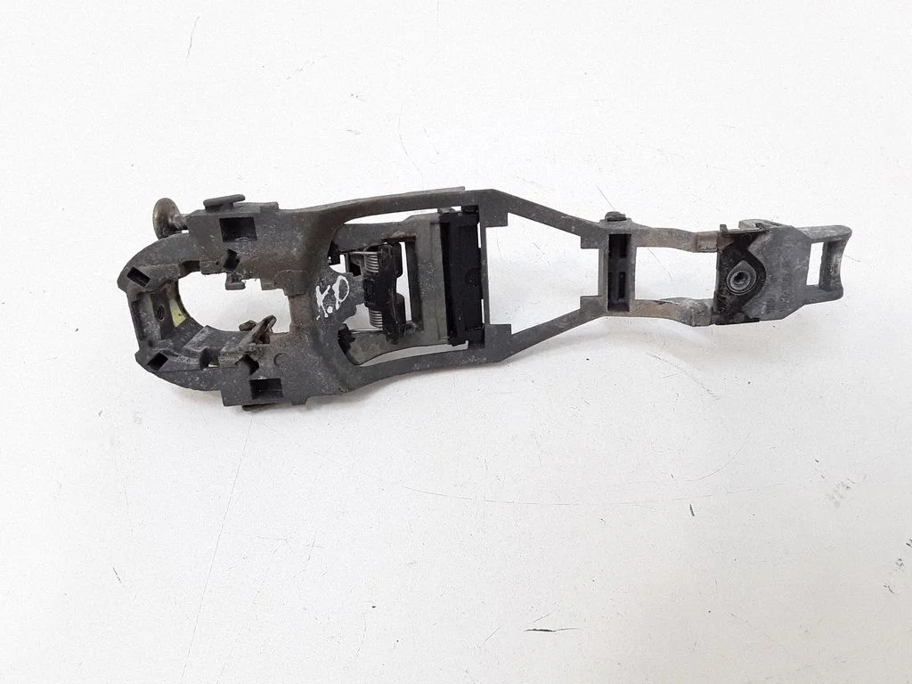 Front door exterior handle/bracket – left
