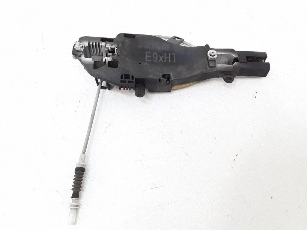 Front door exterior handle/bracket – left