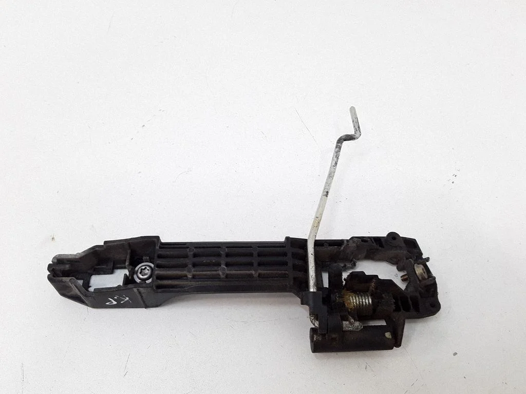 Front door exterior handle/bracket – Toyota Corolla Verso E121 (2004-2007)
