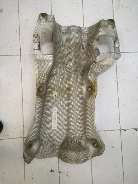 Exhaust heat shield 7241774