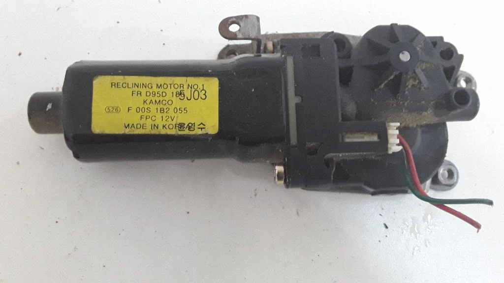Seat adjustment motor F00S1B2055