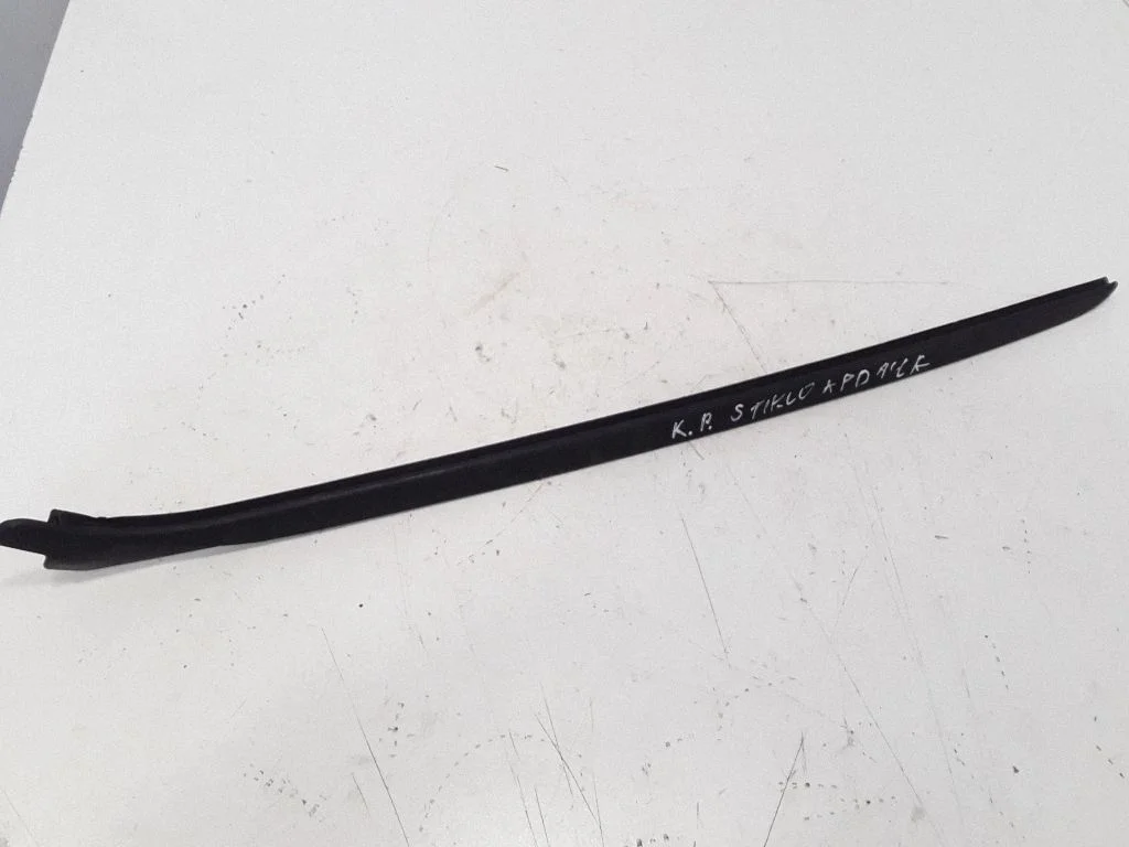 Windshield trim 7258187