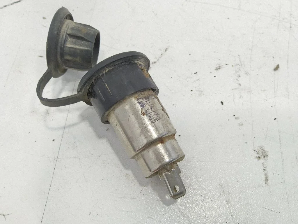 12 V lizdas (gale)