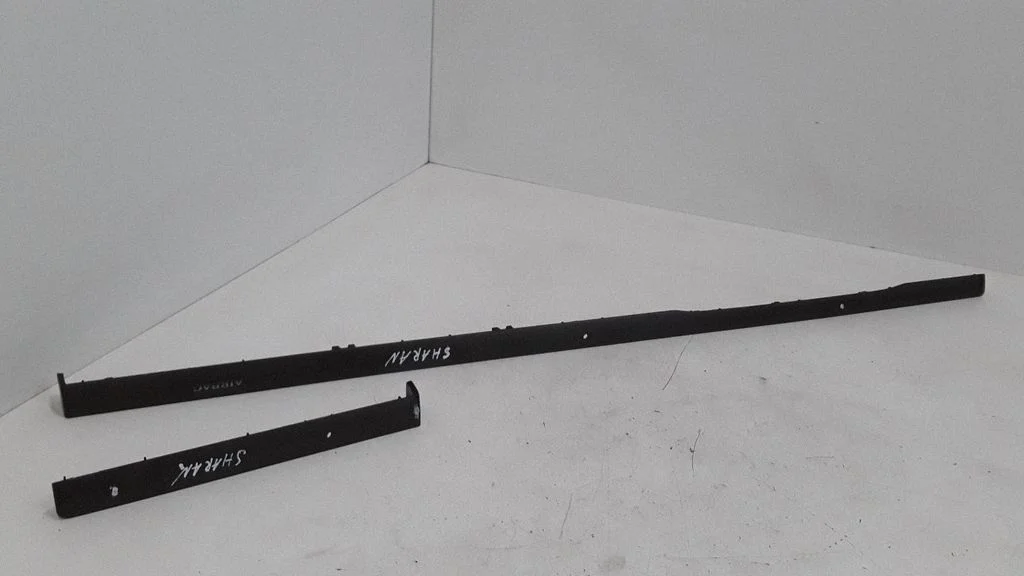 Panel trim 7M3857221