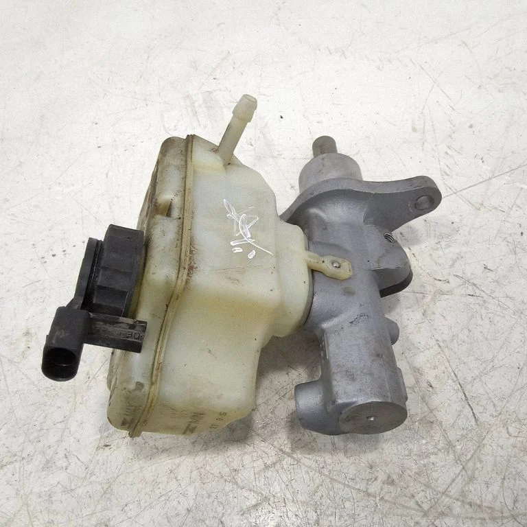 Master brake cylinder 1KT611301D