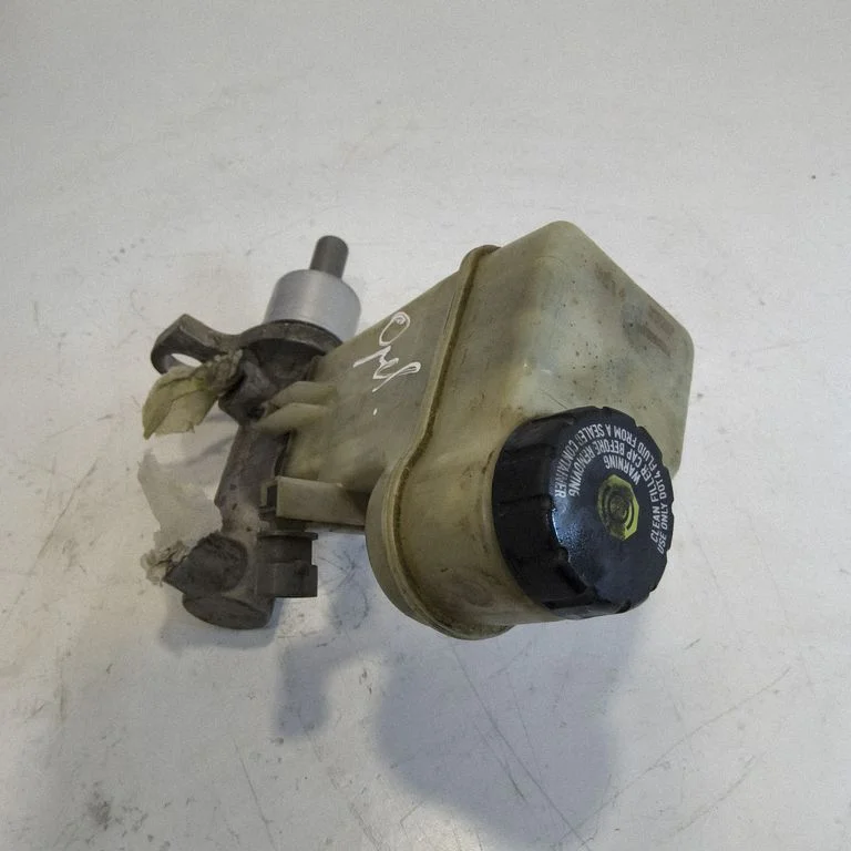 Master brake cylinder 32067069