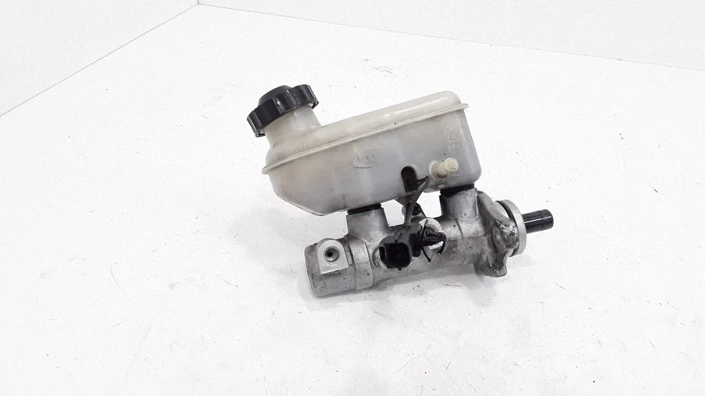 Master brake cylinder