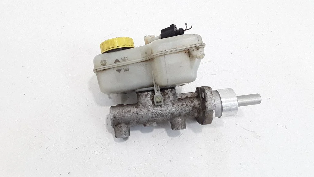 Master brake cylinder