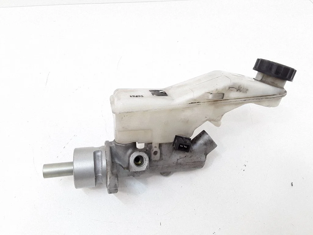 Master brake cylinder – Toyota Corolla Verso E121 (2004-2007)