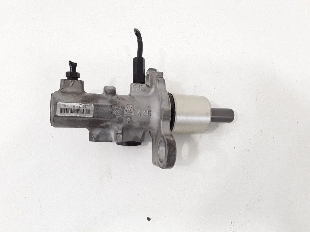 Master brake cylinder