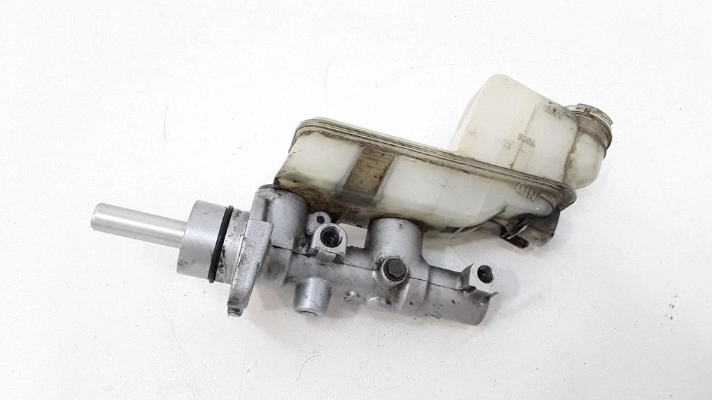 Master brake cylinder