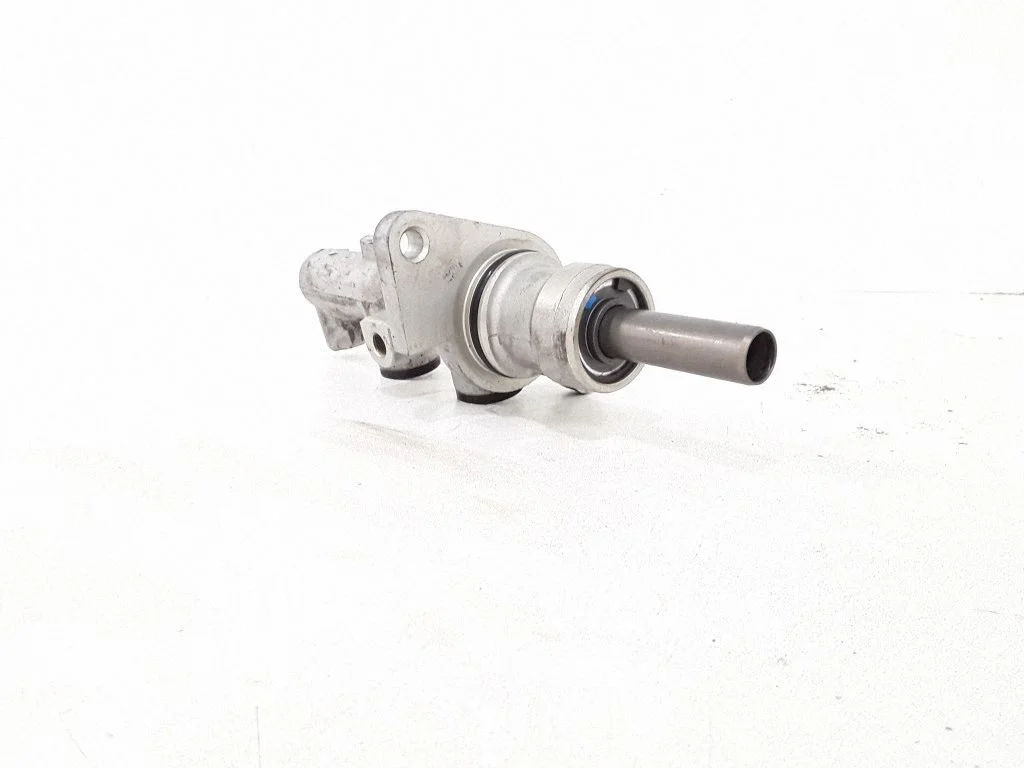 Master brake cylinder