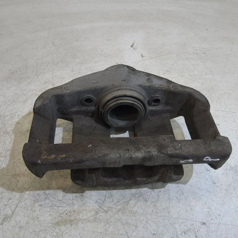 Zacisk hamulcowy przedni – BMW Seria 5 E60 E61 (2004-2010)