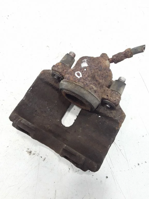 Front brake caliper – front right
