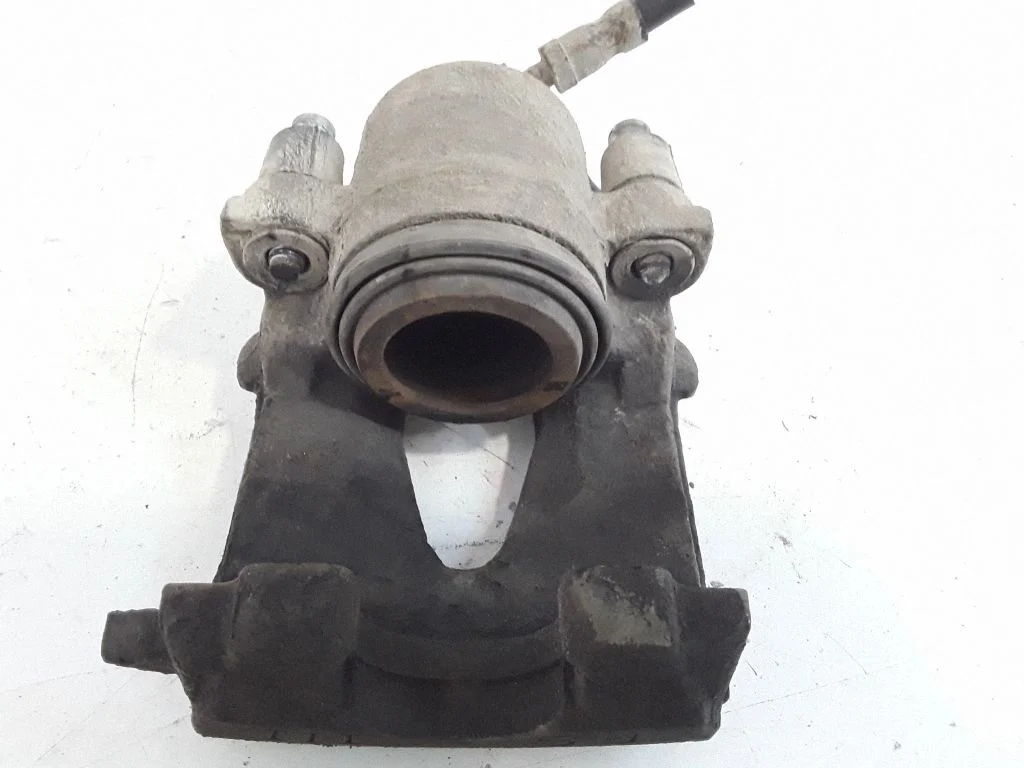 Front brake caliper – right