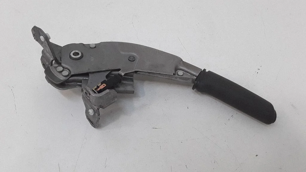 Handbrake/parking brake lever assembly