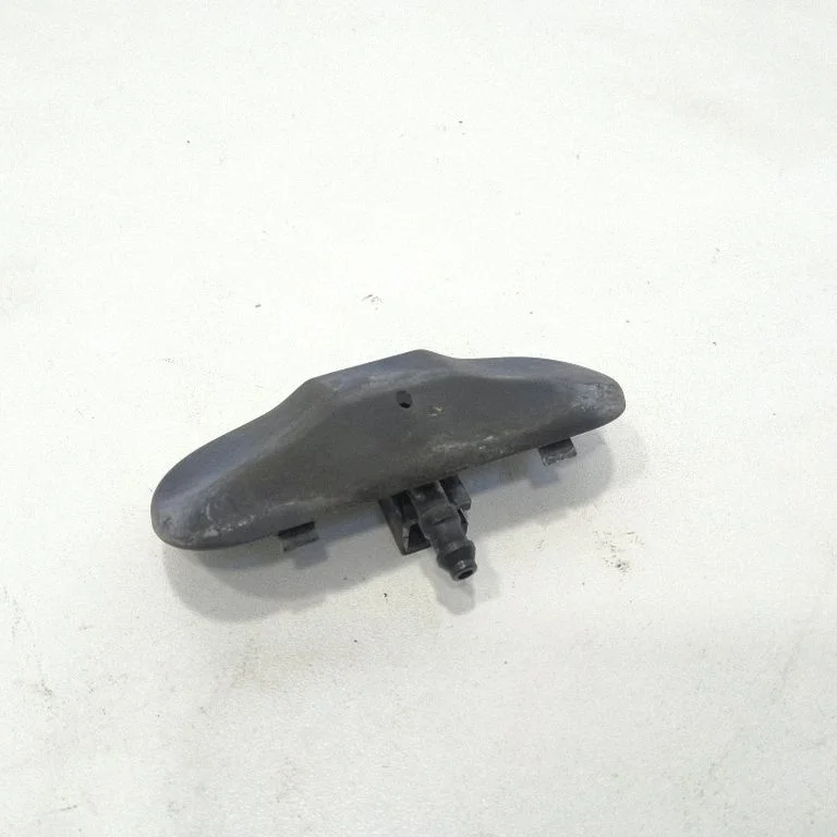 Windshield washer spray nozzle – front