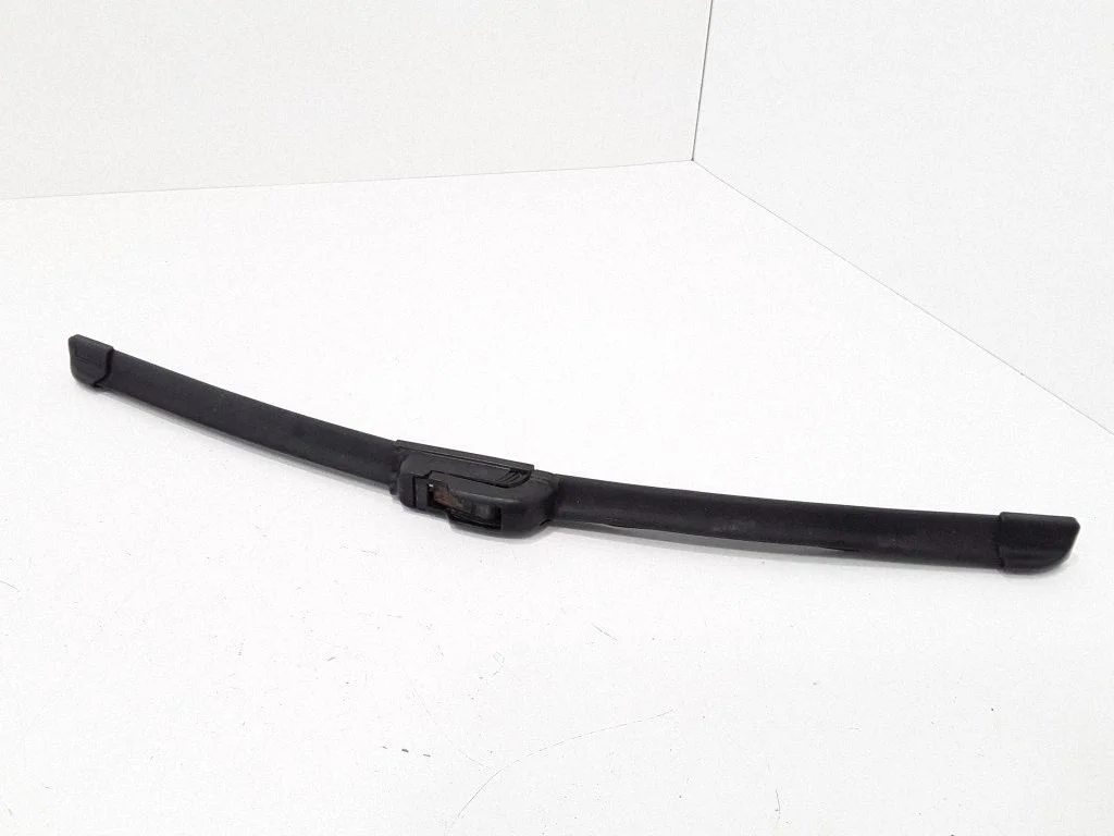 Windshield/front glass wiper blade – right