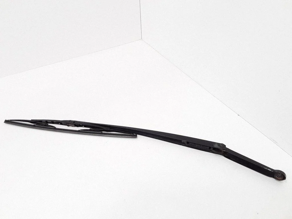 Windshield/front glass wiper blade – right