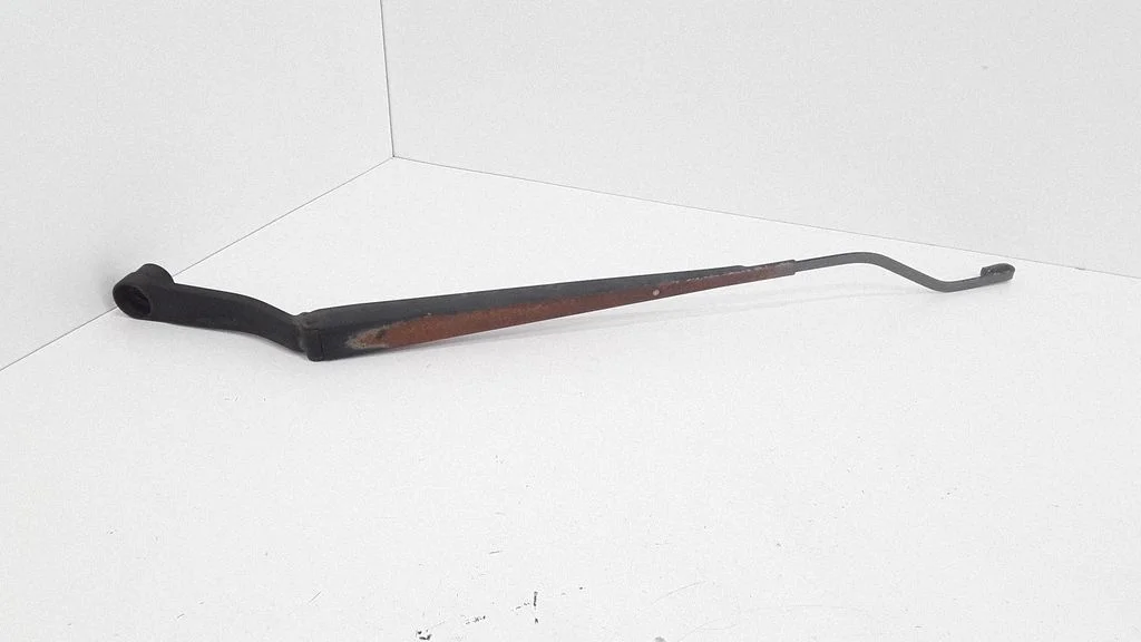 Front wiper blade arm – right