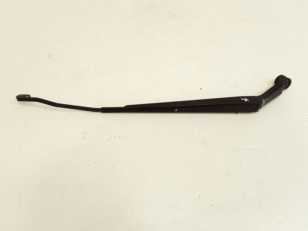 Front wiper blade arm