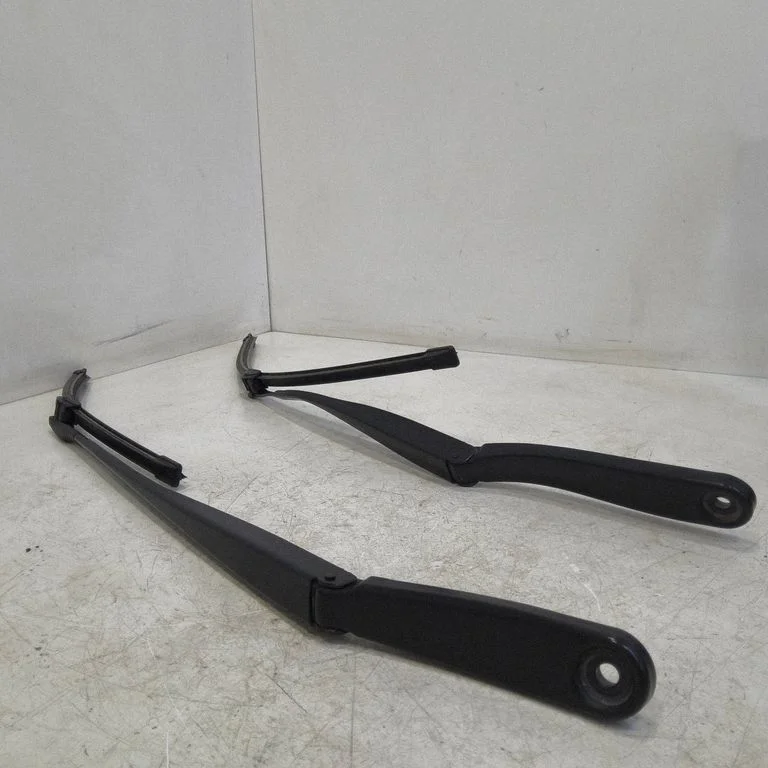 Front wiper blade arm 61617203156