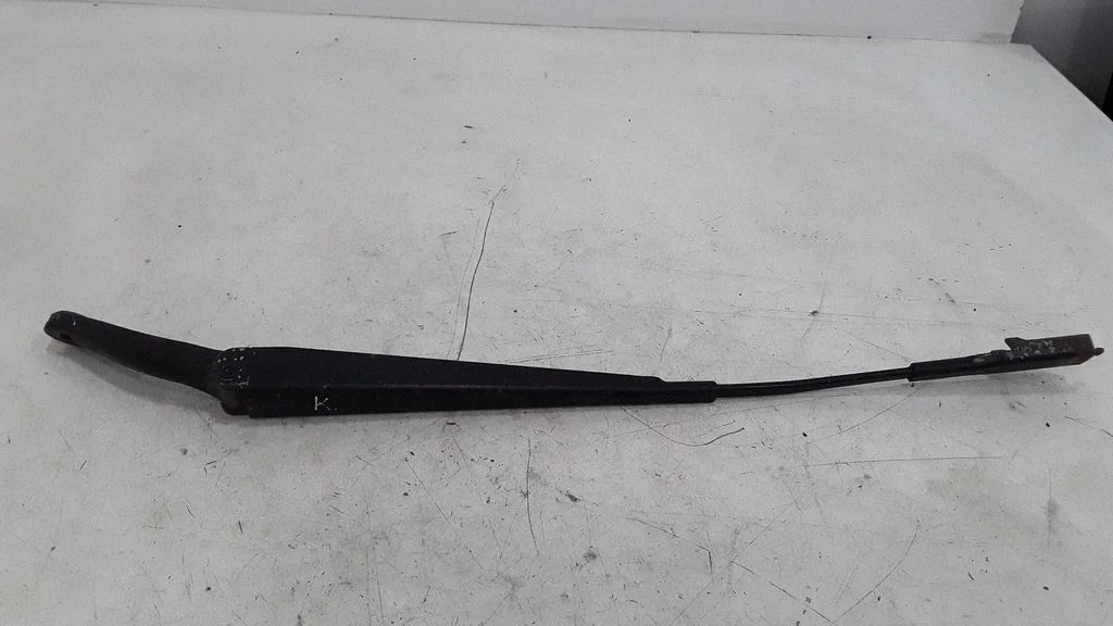 Front wiper blade arm – left