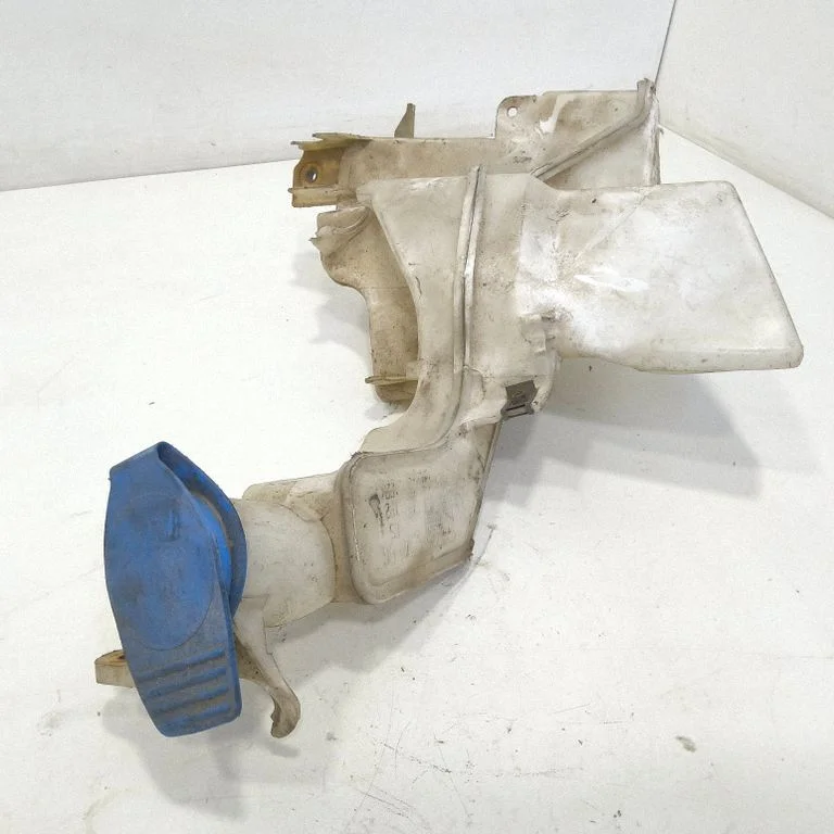 Windshield washer fluid reservoir/tank – front