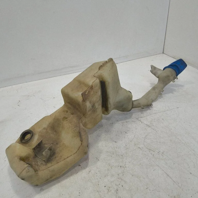 Windshield washer fluid reservoir/tank – front