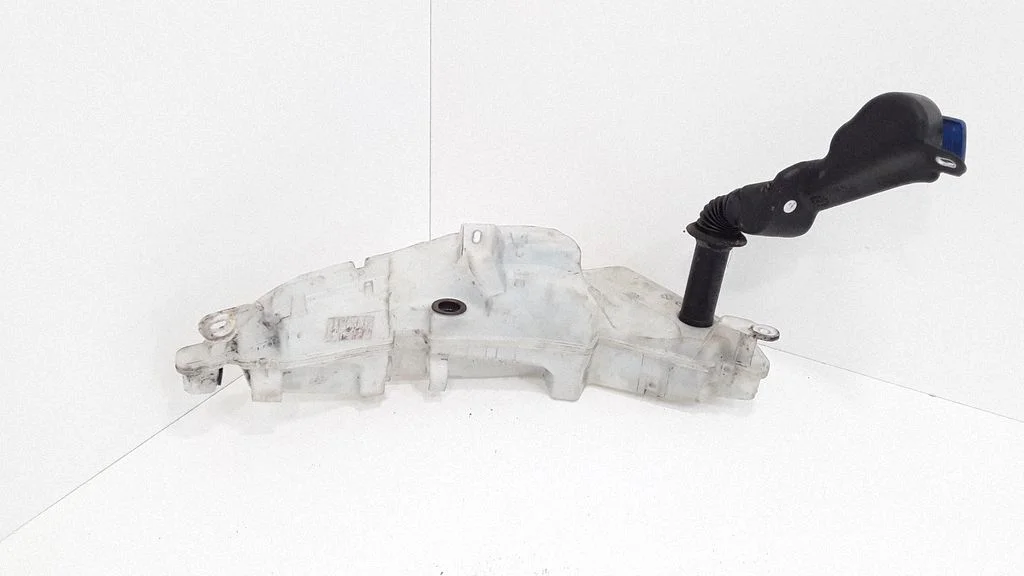 Windshield washer fluid reservoir/tank