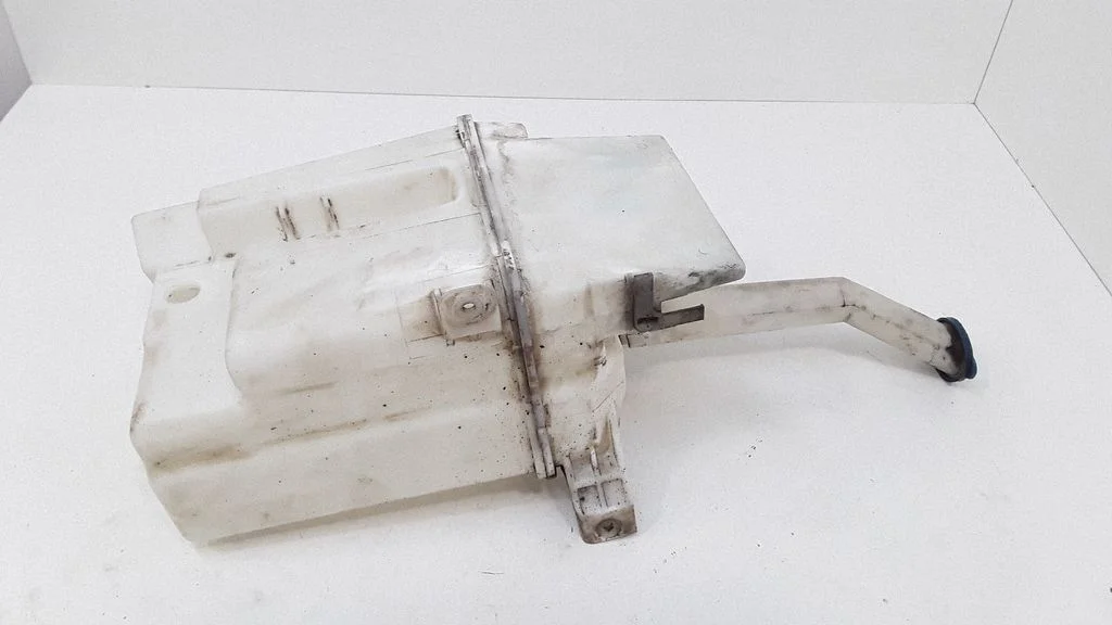 Windshield washer fluid reservoir/tank