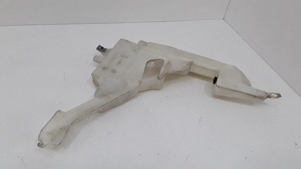 Windshield washer fluid reservoir/tank