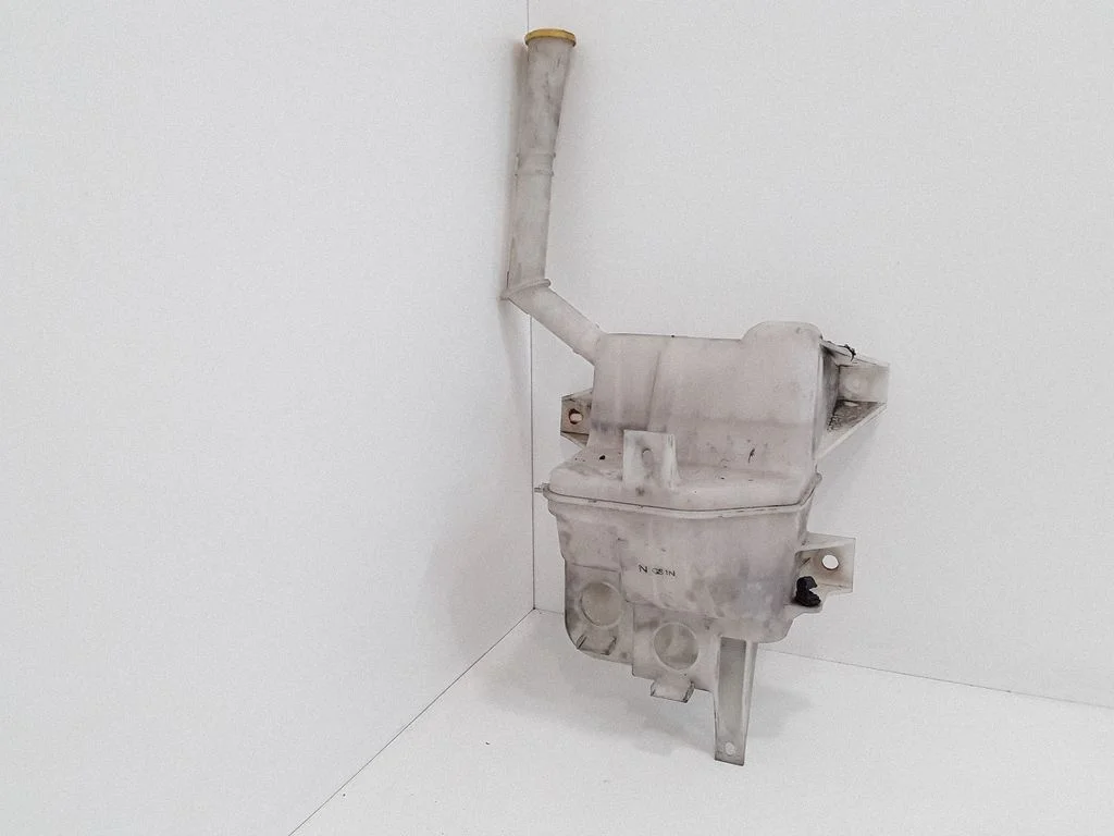 Windshield washer fluid reservoir/tank